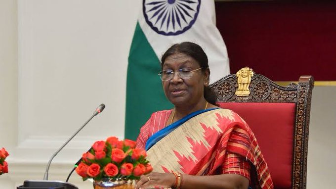 jkmediasocial's tweet image. President #Murmu pays tributes to victims of 2001 #parliamentattack .

@rashtrapatibhvn