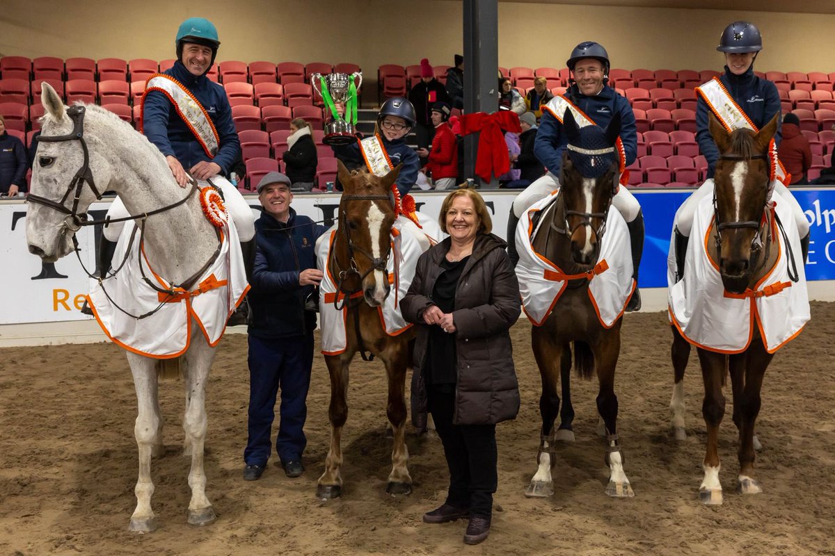 TreoEileRIR's tweet image. What a fantastic evening last night and great to crown @_Davy_Russel_ and the @LeopardstownRC team winners of the @HRIRacing Thoroughbred Classic. Davy was joined by Austin O’Connor, Finn Russell and Rachael O’Callaghan 🌟