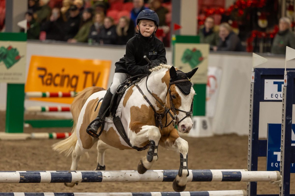 TreoEileRIR's tweet image. What a fantastic evening last night and great to crown @_Davy_Russel_ and the @LeopardstownRC team winners of the @HRIRacing Thoroughbred Classic. Davy was joined by Austin O’Connor, Finn Russell and Rachael O’Callaghan 🌟
