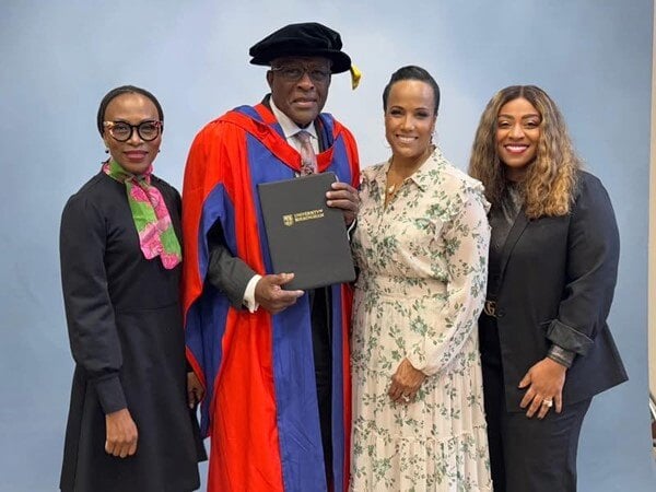 U21 had a wonderful time at the <a href="/unibirmingham/">Uni of Birmingham</a> graduations yesterday. An honour to see our very own Chancellor Robert Jones <a href="/UofIllinois/">University of Illinois</a> receiving an honorary doctorate from Chancellor <a href="/SandieOkoro/">Sandie Okoro OBE</a> Also great to meet with Reitu Mabokela, Dr Lynn Hassan Jones &amp; Sammer Salah Jones.