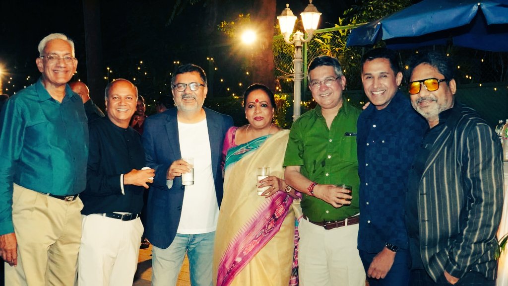 Kalpana 🇮🇳 (@kkalpu) on Twitter photo A wonderful evening at <a href="/rameshnarayan/">Ramesh Narayan</a> annual do. <a href="/AnchorAnandN/">Anand Narasimhan🇮🇳</a> <a href="/skswamy/">S K Swamy</a> <a href="/MitrajitB/">MitrajitBhattacharya</a> A wonderful evening at <a href="/rameshnarayan/">Ramesh Narayan</a> annual do. <a href="/AnchorAnandN/">Anand Narasimhan🇮🇳</a> <a href="/skswamy/">S K Swamy</a> <a href="/MitrajitB/">MitrajitBhattacharya</a>