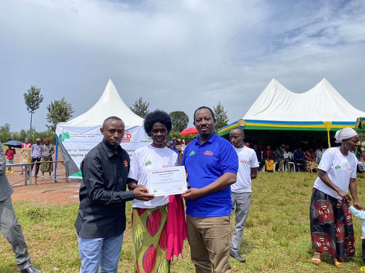 HelpChildrwanda's tweet photo. @HelpChildrwanda marked a significant milestone with the graduation ceremony celebrating seven years of community empowerment in Muhazi, Gahengeri, and Musha. This event highlighted the transformative impact on children's lives and the broader community. https://t.co/3sNIK2Izhf