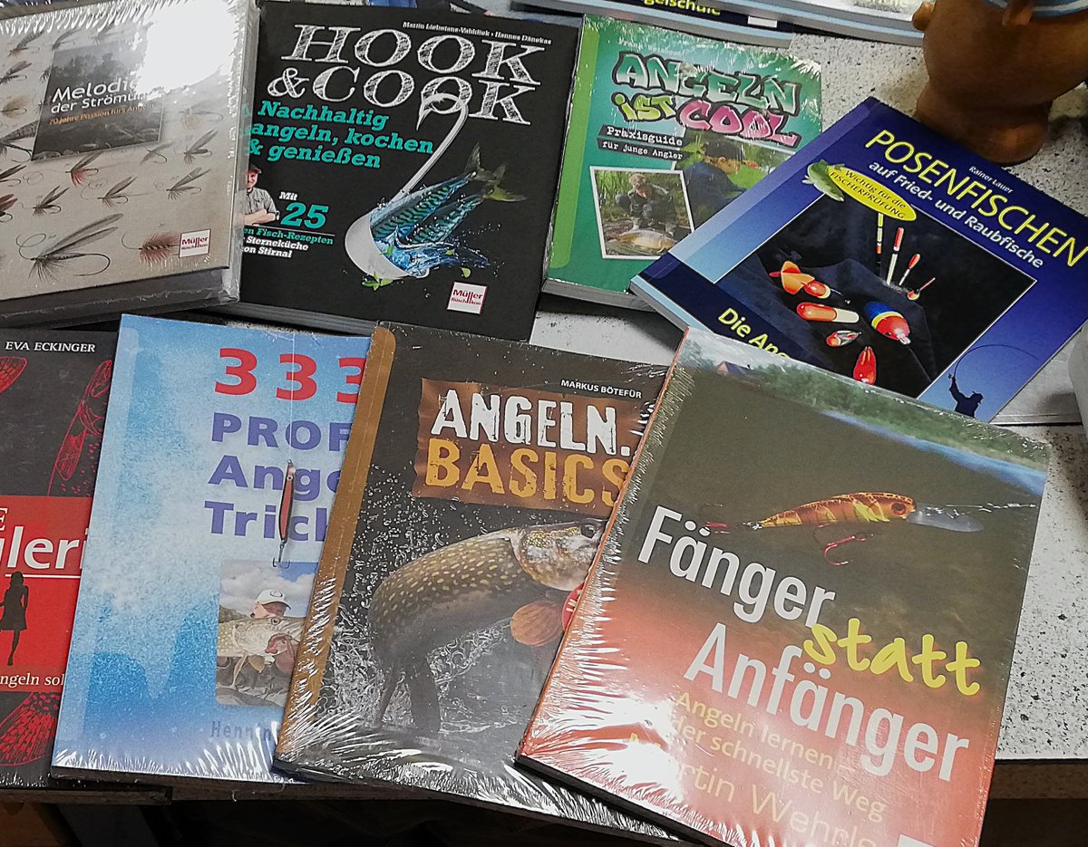AngelnMeher's tweet photo. Wir haben neuen Lesestoff für die Weihnachtswichtel bekommen. Und die können ganz entspannt, bei Kaffe und Keksen, das richtige Buch heraus suchen ! https://t.co/b4QPfVnGtG