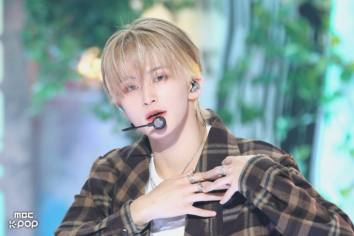 SM_NCT's tweet photo. 241123 #NCTDREAM on Show! Music Core

#MARK
https://t.co/JZSlFnuFN0 https://t.co/i5wqrAECPh