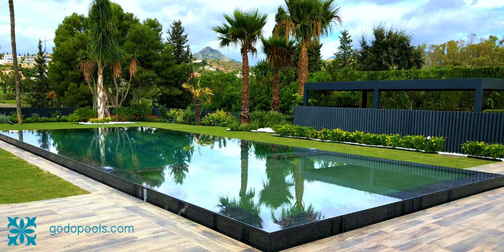 💙 ¿Sabes por qué las piscinas desbordantes con CANAL OCULTO son más demandadas que las piscinas desbordantes normales? No solo es estética, también funcionalidad. ¡Descúbrelo! 👉🏼
s.mtrbio.com/rvkvjwnwqv
#Arquitectura #Piscinas #PiscinasdeDiseño #PiscinasDesbordantes #Marbella