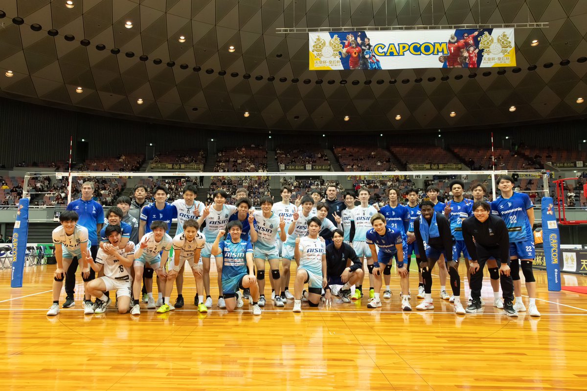 OSAKA__BLUTEON's tweet photo. 🔵ブルテオン情報🔵
🏆#天皇杯皇后杯バレー
ファイナルラウンド2回戦に勝利し、明日の準々決勝への出場が決定🔥🔥
アイシンティルマーレ碧南の皆さま、熱い試合をありがとうございました！！

明日は東京グレートベアーズとの対戦です💪
引き続き熱いご声援よろしくお願いします！！
#大阪ブルテオン 
#OSAKABLUTEON