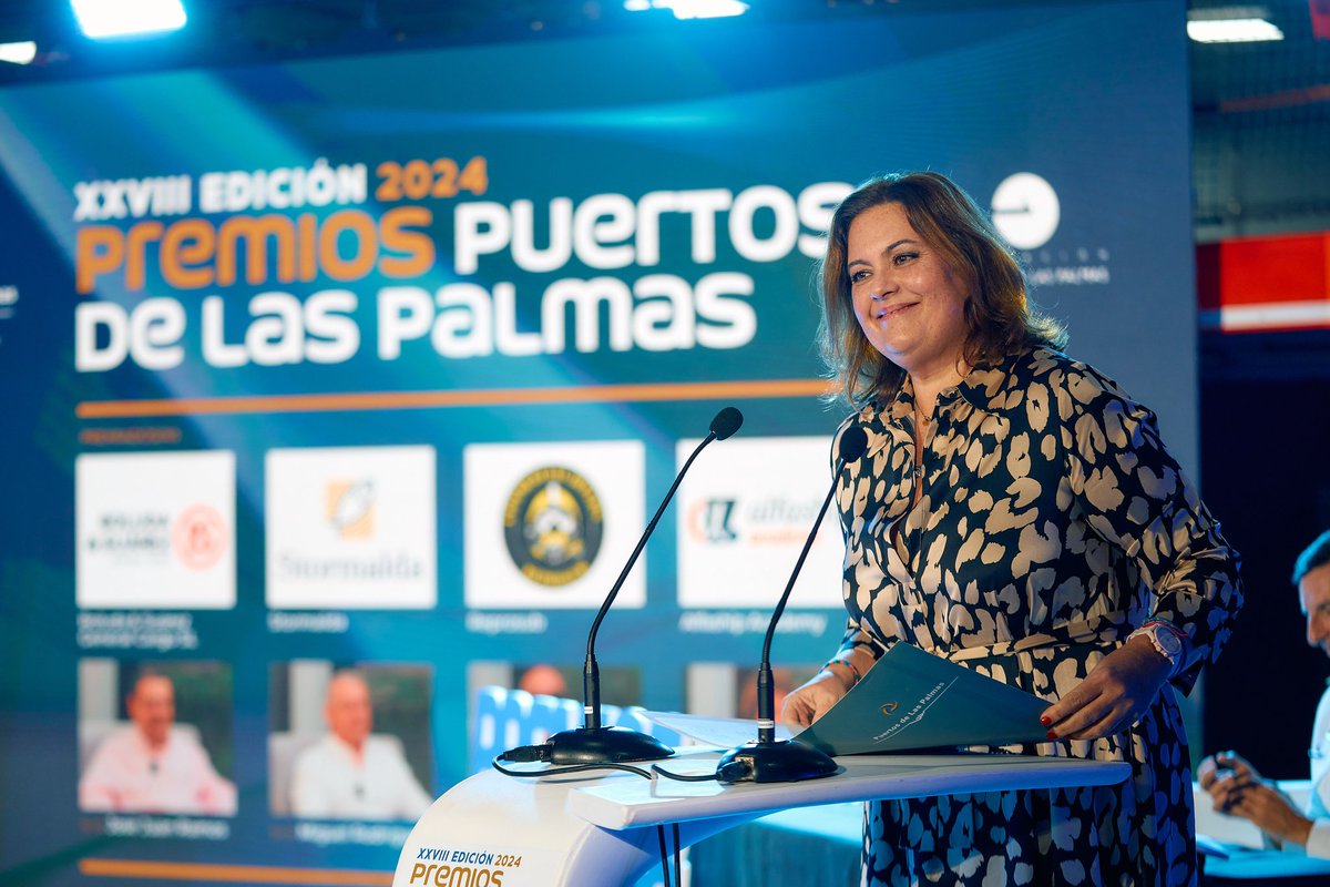 LasPalmasPorts's tweet image. Los Premios Puertos de Las Palmas 2024 elogian la labor encomiable de los galardonados👏🏼 

ℹ️La presidenta de la #APLP elogia a las figuras y empresas premiadas, “ejemplos para toda la comunidad portuaria”, y pone el acento en la importancia de remar juntos en la misma dirección.