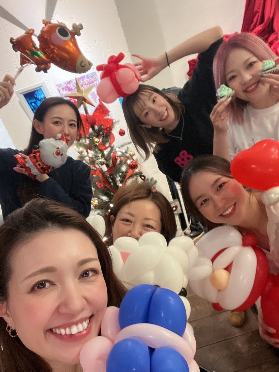 rouge_tomo's tweet photo. 今日は急遽Sarangちゃんに代わってメコン日本橋で踊ります！
来月1/10のメコンもkumikoさんと踊ります❤︎
 ROUGEのChristmas Revueも近くなってきました🎄ご宴会もあるけど、 今年ROUGEを観る最後のチャンス！！
お見逃しなく〜 https://t.co/E1qNmpNzku