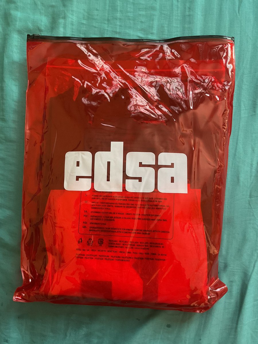 pringles036's tweet photo. WAAAAAHHHH!!!!! Dumating na ang merch ko 😭😭😭😭 sobrang ganda ng design at tela 😭😭😭😭 Thank you so much Pau for the opportunity na makasecure ng EDSA merch mo. THANK YOU THANK YOU @imszmc 🫶🫶 Christmas gift ko na to sa sarili ko 💜💜💕💕 

@imszmc #PABLO https://t.co/WxMpO5OKTV