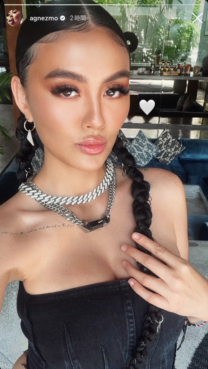 AgnezMoJapan's tweet photo. Before nails or simple no nails today? Either way, beautiful as always🥰　#agnezmo https://t.co/QImp6QY9uV