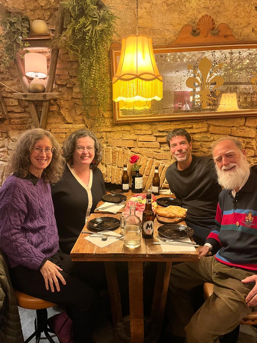 Anna Oliver Borràs (@oborrasanna) on Twitter photo Cloenda institucional #AnyEstellés pel <a href="/govern/">Govern de Catalunya</a> <a href="/cultura_cat/">Cultura</a> @shalmodo, celebrar la bona feina d'<a href="/AngelsGregori/">Àngels Gregori</a>. Coincidir amb els premis <a href="/llenguacatalana/">Política Lingüística</a> <a href="/VilaFx/">F. Xavier Vila</a> i poder felicitar als Joans de <a href="/Camacuceditoria/">Camacuc Editorial</a> pel premi Pompeu Fabra. Una nit redona representant <a href="/AccioCulturalPV/">Acció Cultural del País Valencià</a> Cloenda institucional #AnyEstellés pel <a href="/govern/">Govern de Catalunya</a> <a href="/cultura_cat/">Cultura</a> @shalmodo, celebrar la bona feina d'<a href="/AngelsGregori/">Àngels Gregori</a>. Coincidir amb els premis <a href="/llenguacatalana/">Política Lingüística</a> <a href="/VilaFx/">F. Xavier Vila</a> i poder felicitar als Joans de <a href="/Camacuceditoria/">Camacuc Editorial</a> pel premi Pompeu Fabra. Una nit redona representant <a href="/AccioCulturalPV/">Acció Cultural del País Valencià</a>