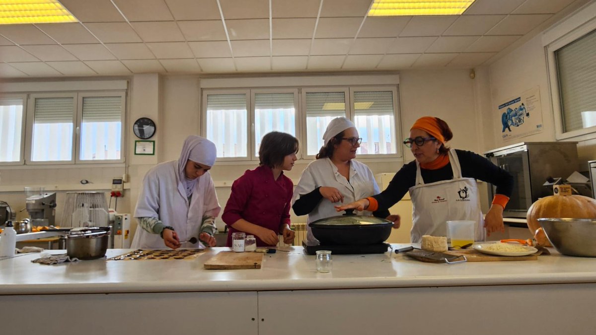 🗣️ La investigadora del CITA y coordinadora del proyecto, Cristina Mallor, habló del pasado, presente y futuro de Siembra Teruel.

🧑‍🍳 También hubo charlas sobre producción y comercialización de variedades locales y una demostración culinaria centrada en la calabaza🎃