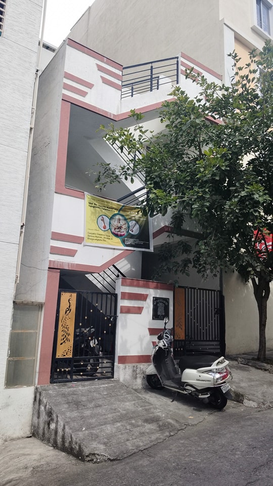 Independent House Urgent Sale In Kathriguppe BSK 3Rd Stage Just <a href="/1/">1</a>.25Cr
Near to Vidyapeeta Circle.
Measurement: 15×52= 780Sqft.
Price: 1.25Cr.
Contact : Houseliv Realty: 9066555 546
houseliv.com/buy/6416a255-6…

#realestate #houseliv #houseforsale #kathriguppe #homebuyyer