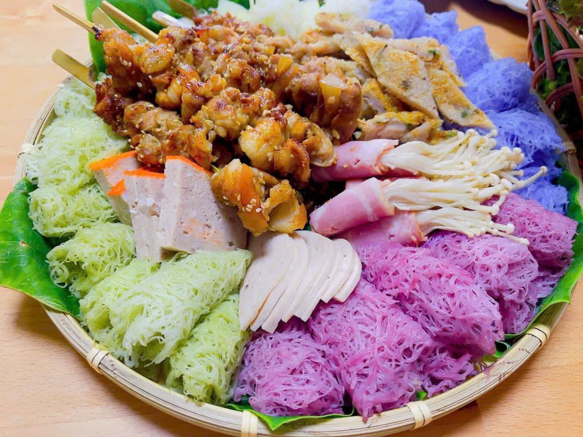 Trang9496's tweet photo. Bánh hỏi vừa ngon, vừa tiện mà đầy đủ dinh dưỡng
Chỉ cần trụng vào nước 1 phút là ăn được ngay. Thêm ít thịt, tôm , rau sống , giã thêm 1 chén nước mắm ớt tỏi thiệt ngon nữa là có 1 bữa ăn chất lượng.
#40k bịch 300g #vidata https://t.co/QFv1qvwHe6