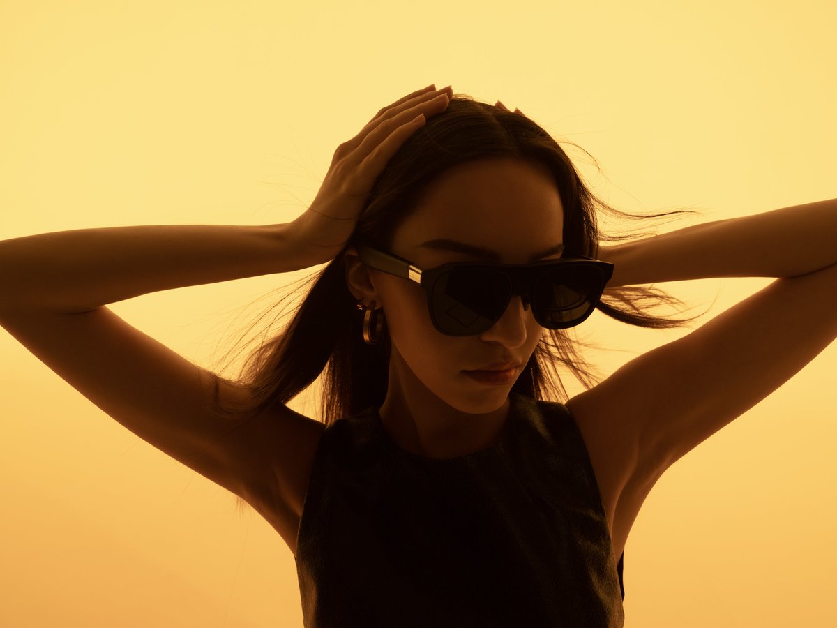 XREAL_Global's tweet image. AR glasses that turn heads 👓✨

XREAL One combines the sleek style of premium sunglasses with industry-leading AR performance and functionality.

Fashion meets innovation—why choose between the two? 🔥

🛒 Buy today
amazon.com/dp/B0DNFFXG65

#XREAL #ARGlasses #StyleAndTech