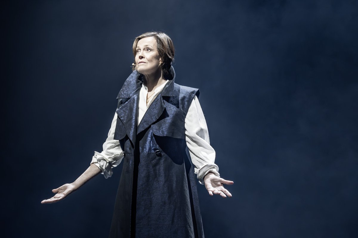 JamieLloydCo's tweet photo. First look at The Tempest company at the Theatre Royal Drury Lane.

Book now ➡️  https://t.co/nFUgZaRcaY

📸: @brennerphotos 

(1/4) https://t.co/6wJZPoR7EA