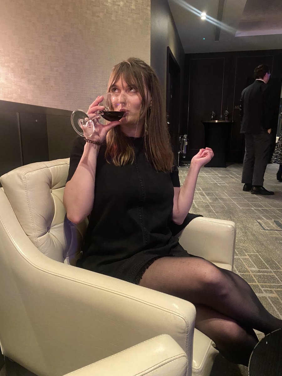 mollie simpson tweet media