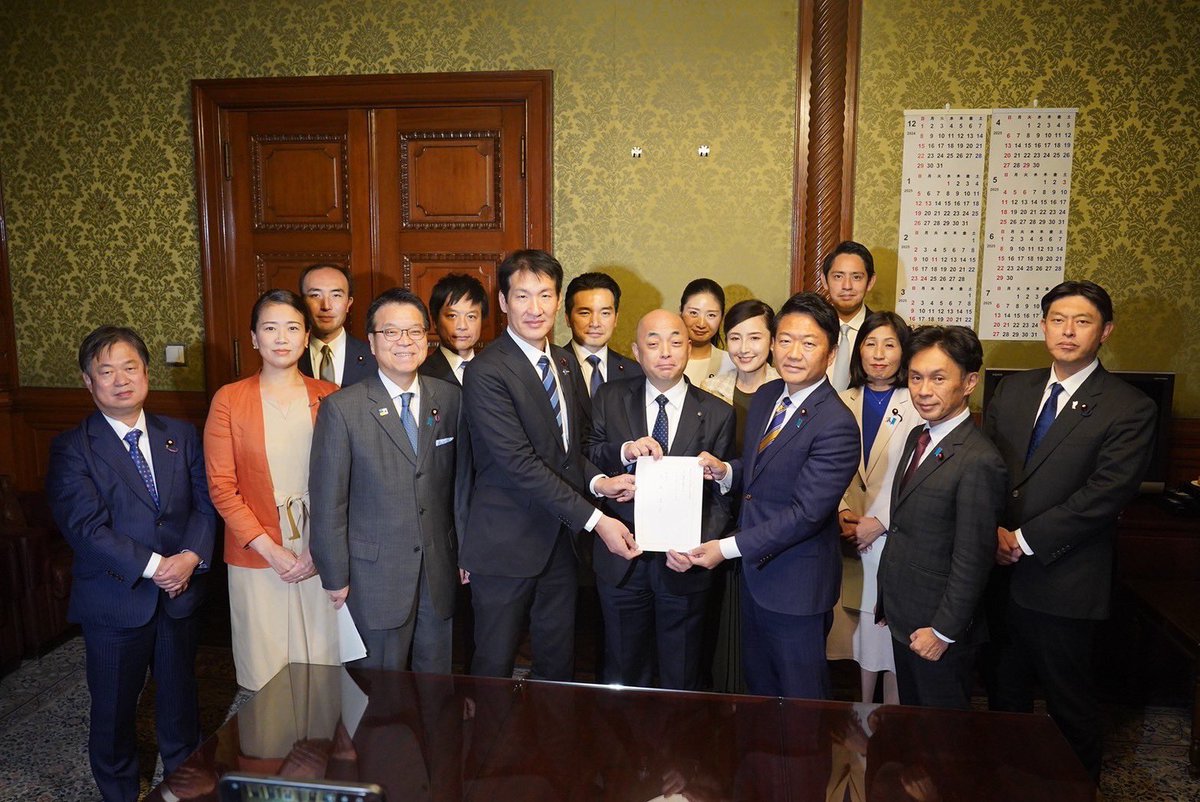 KonomiRyotaro's tweet photo. ◼️法案の提出◼️
／
安心と希望のために。
＼
教育国債法案、
ダブルケアラー支援法案、
サイバー安保法案を衆議院に提出しました。

母子家庭育ちの私は
進学への不安を感じていました、
また、就職氷河���に
化学研究者への道を
諦めた経験があります。
そして、育児と介護に追われている人。
日本を襲う外国からのサイバー攻撃の脅威。

不安や孤独感が少しでも
なく���るように！
国ができることを進めていきます。

あなたとともに
一歩一歩。

#このみ亮太郎  #国民民主党 #福岡4区
#手取りを増やす #103万の壁 #ダブルケアラー
#奨学金 #サイバー攻撃
#現場主義 #この身を捧ぐ！