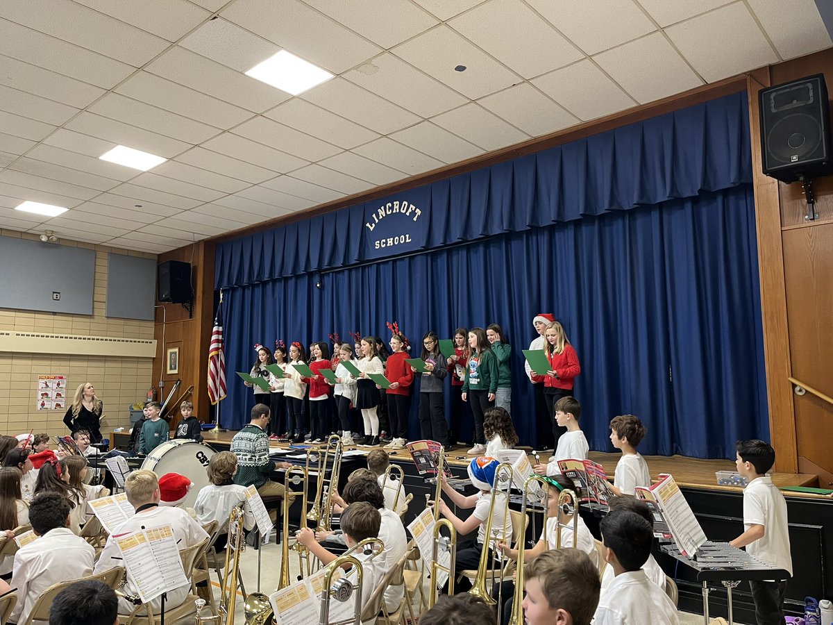 Lincroft 5th Grade (@lincroftfab5) on Twitter photo Thank you Mrs. Domashinski and Mr. Theringer <a href="/MrsDomoBand/">Maura Domashinski</a>
What a wonderful band and choir concert! Thank you Mrs. Domashinski and Mr. Theringer <a href="/MrsDomoBand/">Maura Domashinski</a>
What a wonderful band and choir concert!