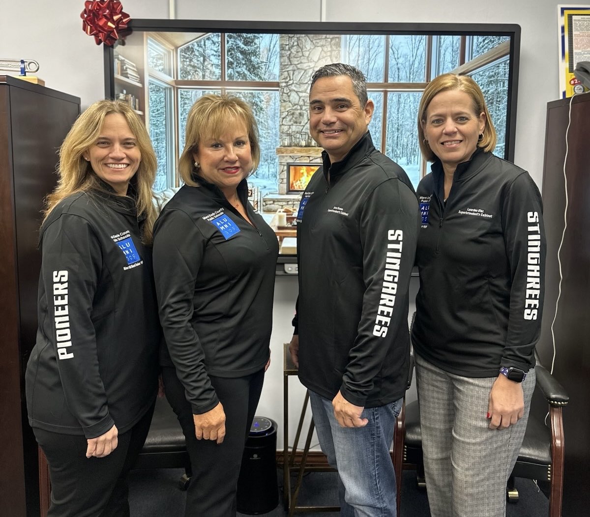 Check out our Alumni 305 shirts!  Great leaders ⁦<a href="/MDCPS/">Miami-Dade Schools</a>⁩.