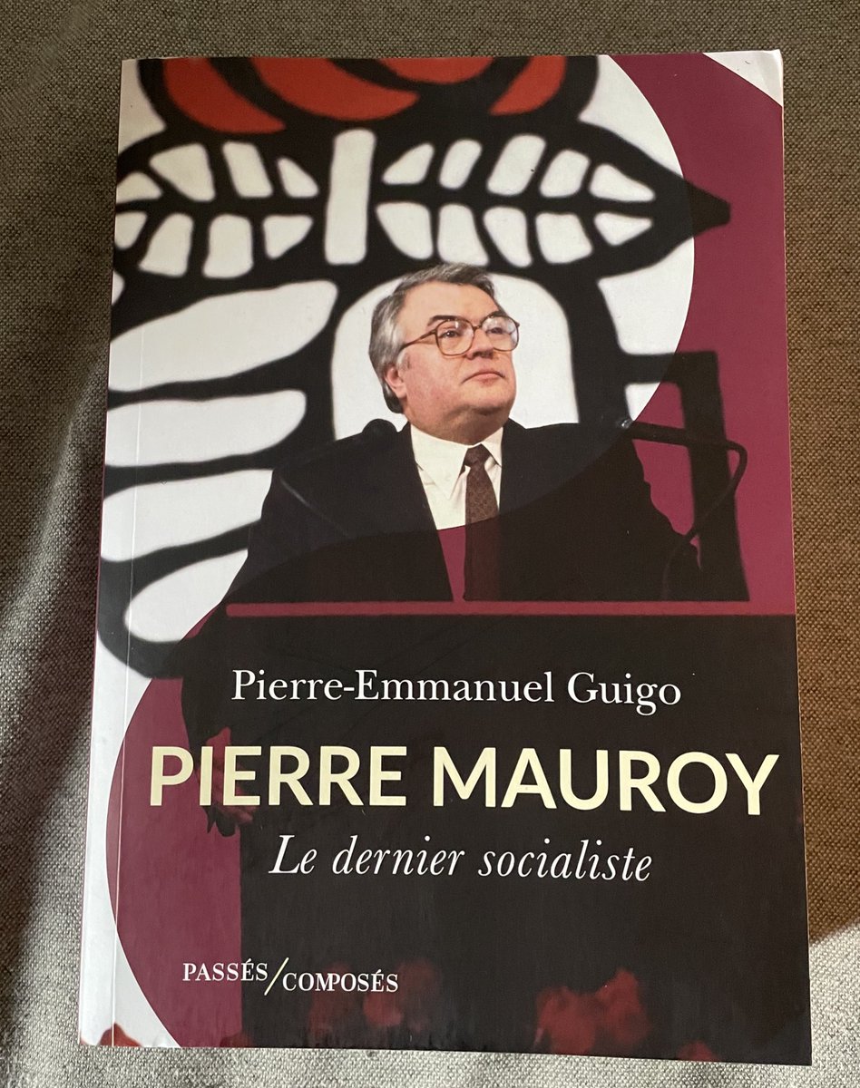 Merci à l’ami <a href="/GUIGO_PE/">Guigo P-E</a> pour la remise d’un exemplaire - en mains propres et dédicacée s’il vous plaît ! - de sa biographie de Pierre Mauroy, qui sera lue d’une traite ce week-end, et sans doute appelée à faire date. C’est clairement Noël avant l’heure ! 🎅