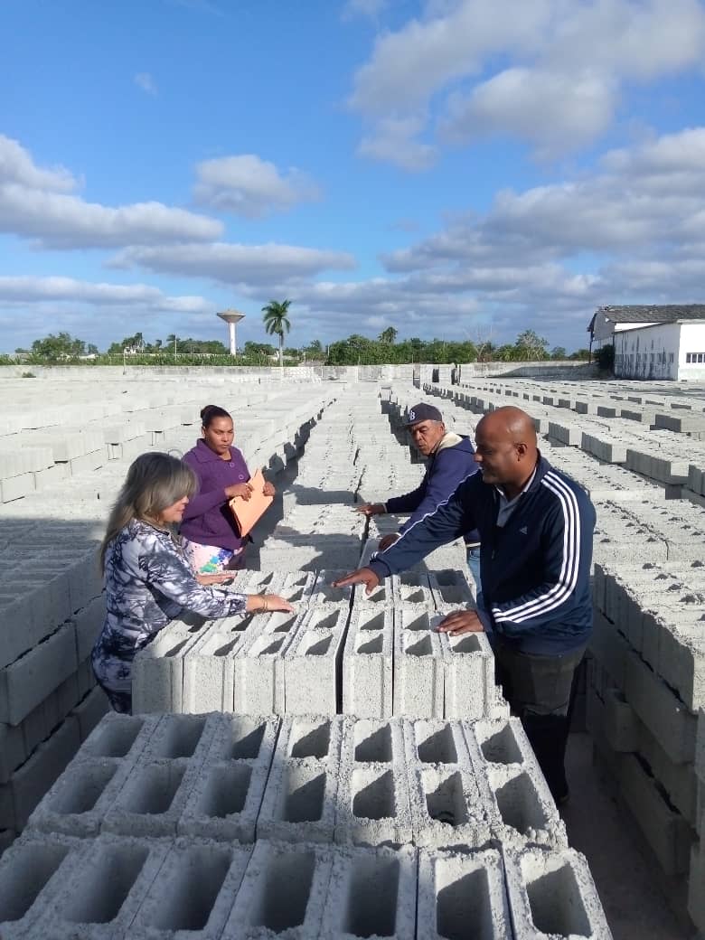 MichelMilnReye1's tweet photo. Inició en #Horter #LaHabana @GEICONCUBA1 cambio de mando de su director general. Exitos en las nuevas tareas para ambos compañeros @Cesar08691845 @CubaMicons @YanetHzP @JairMoralesRod2 https://t.co/XG4bAUpkf5
