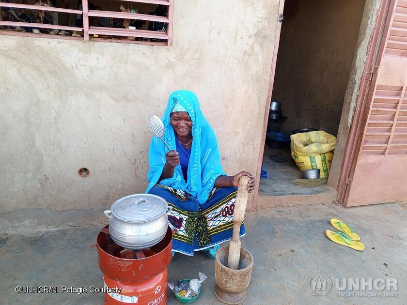 UNHCRgov's tweet photo. With this simple gas stove, Mamounata no longer has to risk her safety gathering firewood in dangerous areas.

Instead, she has now started a small business in her community.

Read how @UNCERF helps us protect displaced people in Burkina Faso 🇧🇫: https://t.co/Z0qLDbtHv0 https://t.co/LHoTF2WaT4