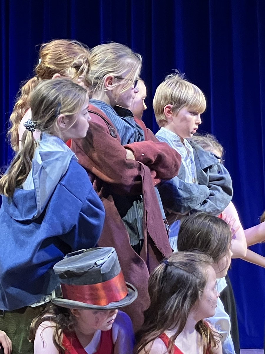 Thursday evening’s dance and drama performance was absolutely stunning! We are so lucky to have such a talented drama teacher and dedicated pupils. 🩵💛