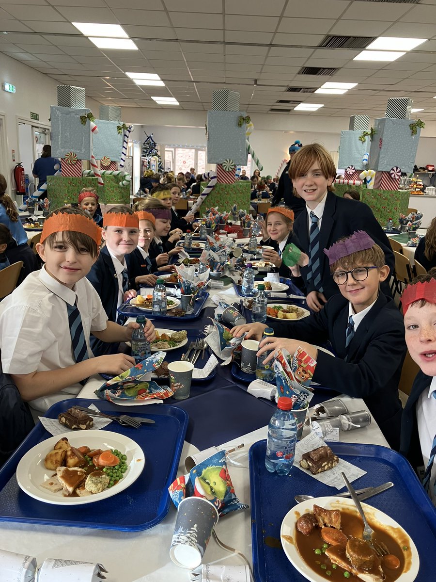 Our Christmas lunch yesterday was a Grinch themed feast, complete with Cindy Lou Hoo! 💛🩵🎄