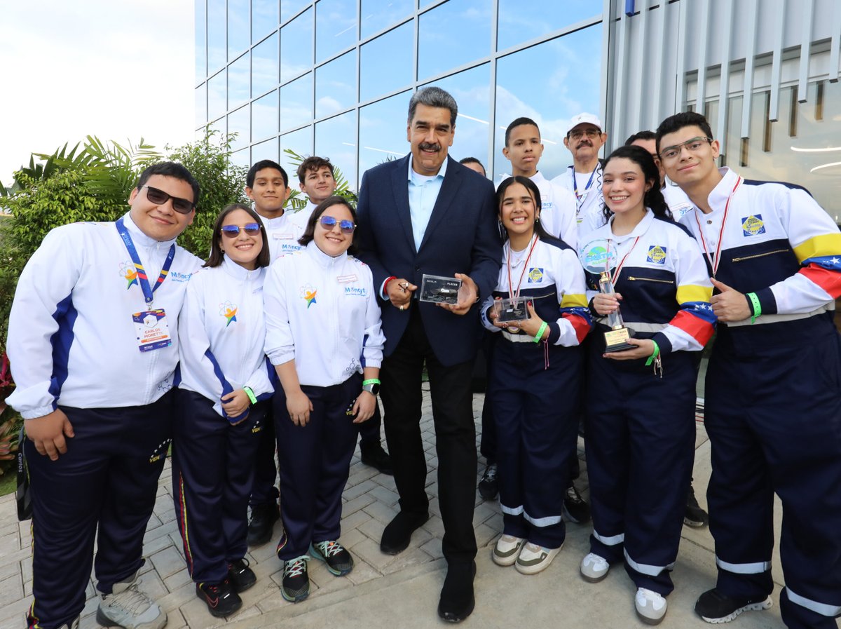Presidente Maduro instruye incluir la Inteligencia Artificial (IA) en el Plan de las 7T
incret.gob.ve/public/noticia…