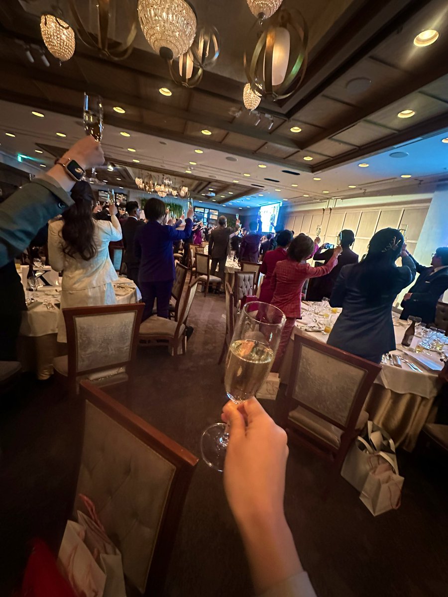 kahonhon24's tweet photo. 来年も飛躍の年になりますように🤲
飛べるノミ側であれるよう精進します🧚
#勝友美
#ヴィクトリークラブ
#ヴィクトリースーツ
#remuse
#ザストリングス表参道 https://t.co/sxSyKB0nU0
