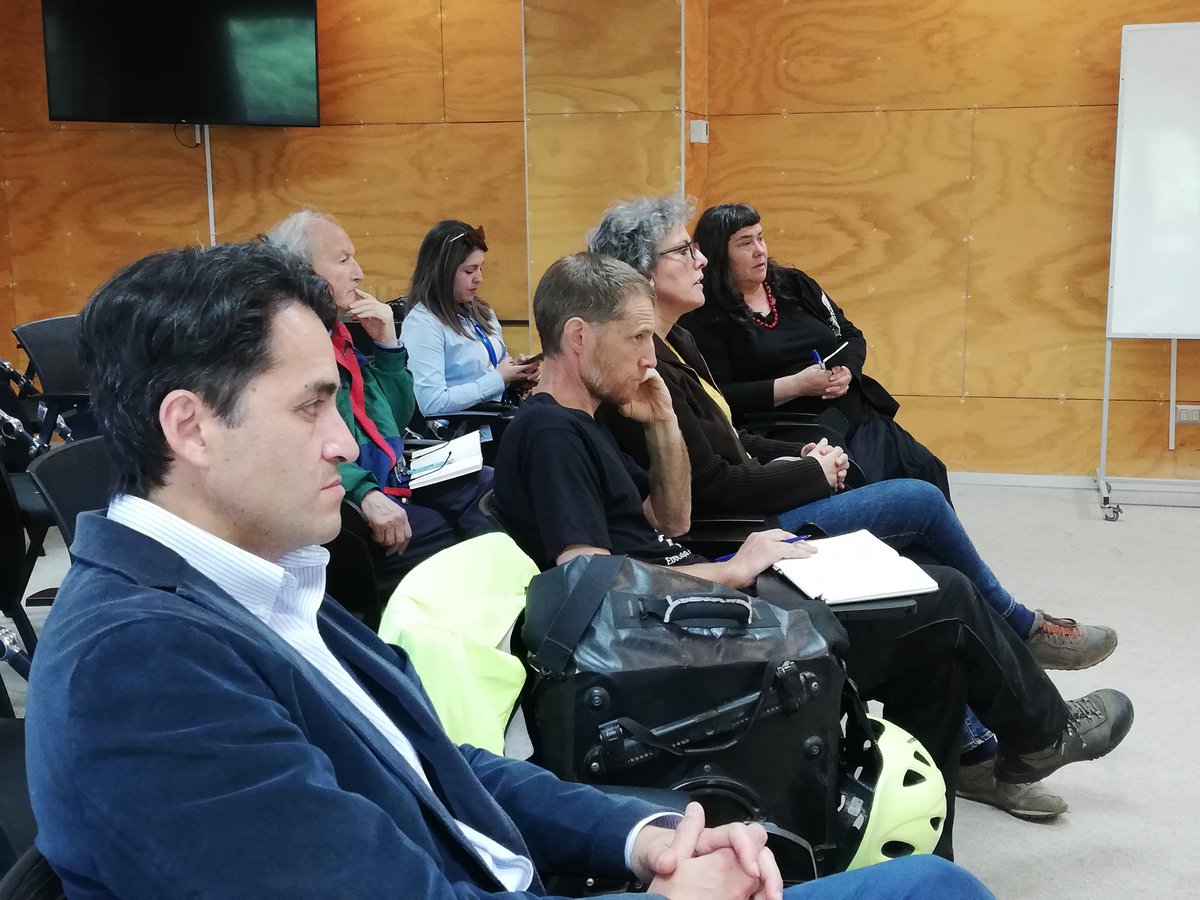 faceauach's tweet photo. En Facea @UAustraldeChile, junto al Dr. Cristian Colther y Dr. Jean Pierre Doussoulin del Instituto de Economía, realizamos el Seminario "Desafíos de Gobernanza en torno a la Basura y el Cambio Climático". Nos acompañan representantes de la Asociación de Municipios de Los Ríos. https://t.co/ohTEPsM9FL