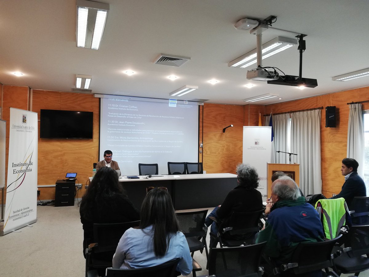 faceauach's tweet photo. En Facea @UAustraldeChile, junto al Dr. Cristian Colther y Dr. Jean Pierre Doussoulin del Instituto de Economía, realizamos el Seminario "Desafíos de Gobernanza en torno a la Basura y el Cambio Climático". Nos acompañan representantes de la Asociación de Municipios de Los Ríos. https://t.co/ohTEPsM9FL