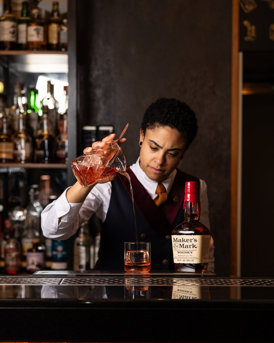 smithandwhistle's tweet photo. Whether you're visiting the city for Christmas shopping 🎄 a concert or enjoying some theater... drop by our @smithandwhistle and discover some special winter cocktails with a warming lunch or dinner! 🍸🥂

#SheratonGrandLondon #SheratonHotels #SmithandWhistle #Christmas https://t.co/ewTd1HT010