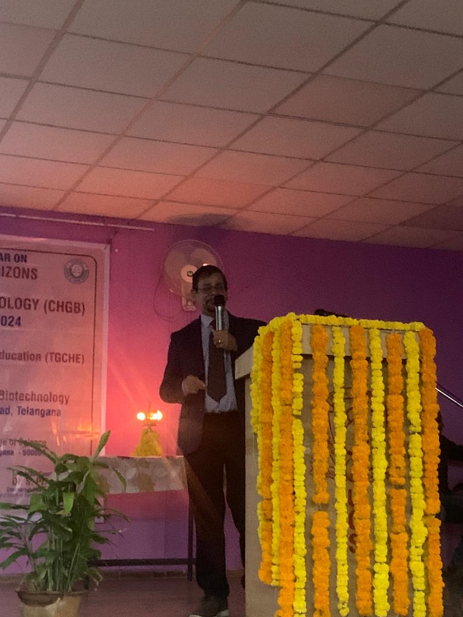 GlobalNanobio's tweet photo. I had the pleasure to present about our Nano-STEM MS program at Osmania University’s National Seminar on “Changing horizons of genetics and biotechnology“.  It was an incredible opportunity to connect with students &amp; delegates at the university in Hyderabad, India. https://t.co/QKl6DX2sEr