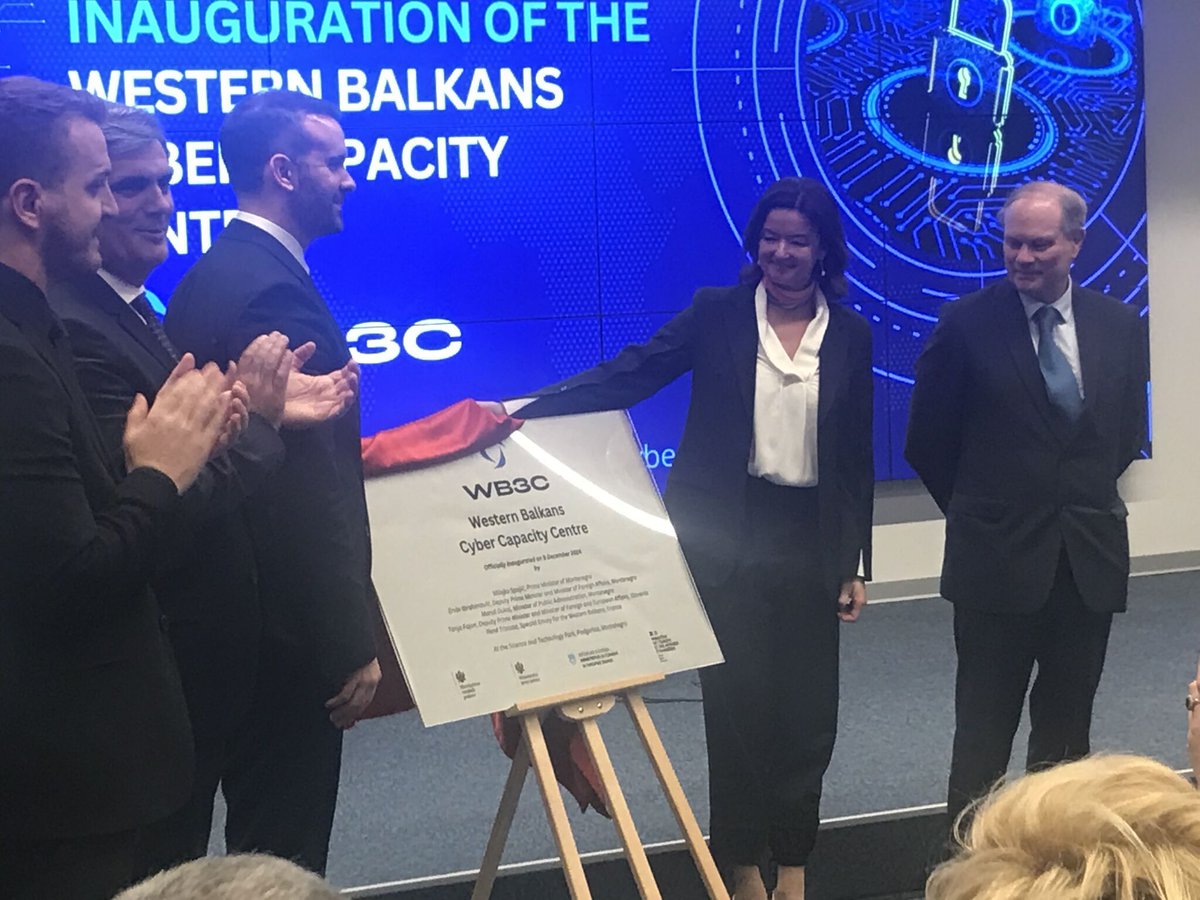 troccazrene's tweet photo. Retour sur l'inauguration du centre régional cyber France 🇫🇷 + Slovénie 🇸🇮 + Monténégro 🇲🇪 à Podgorica avec le Premier Ministre du Monténégro @MickeySpajic et la Ministre des AE slovène @tfajon / @FranceinMNE @francediplo @Interieur_Gouv https://t.co/Hu1KrU9vqS