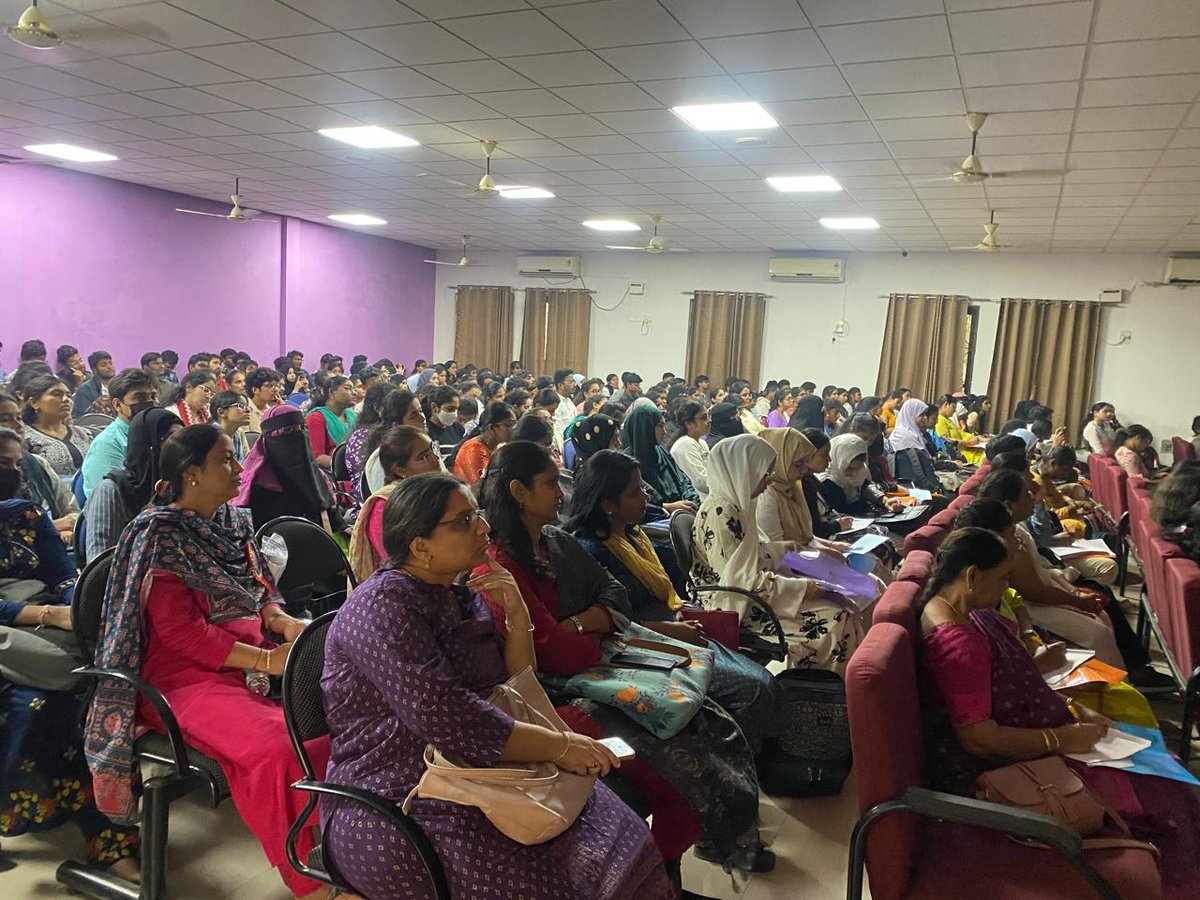 GlobalNanobio's tweet photo. I had the pleasure to present about our Nano-STEM MS program at Osmania University’s National Seminar on “Changing horizons of genetics and biotechnology“.  It was an incredible opportunity to connect with students &amp; delegates at the university in Hyderabad, India. https://t.co/QKl6DX2sEr