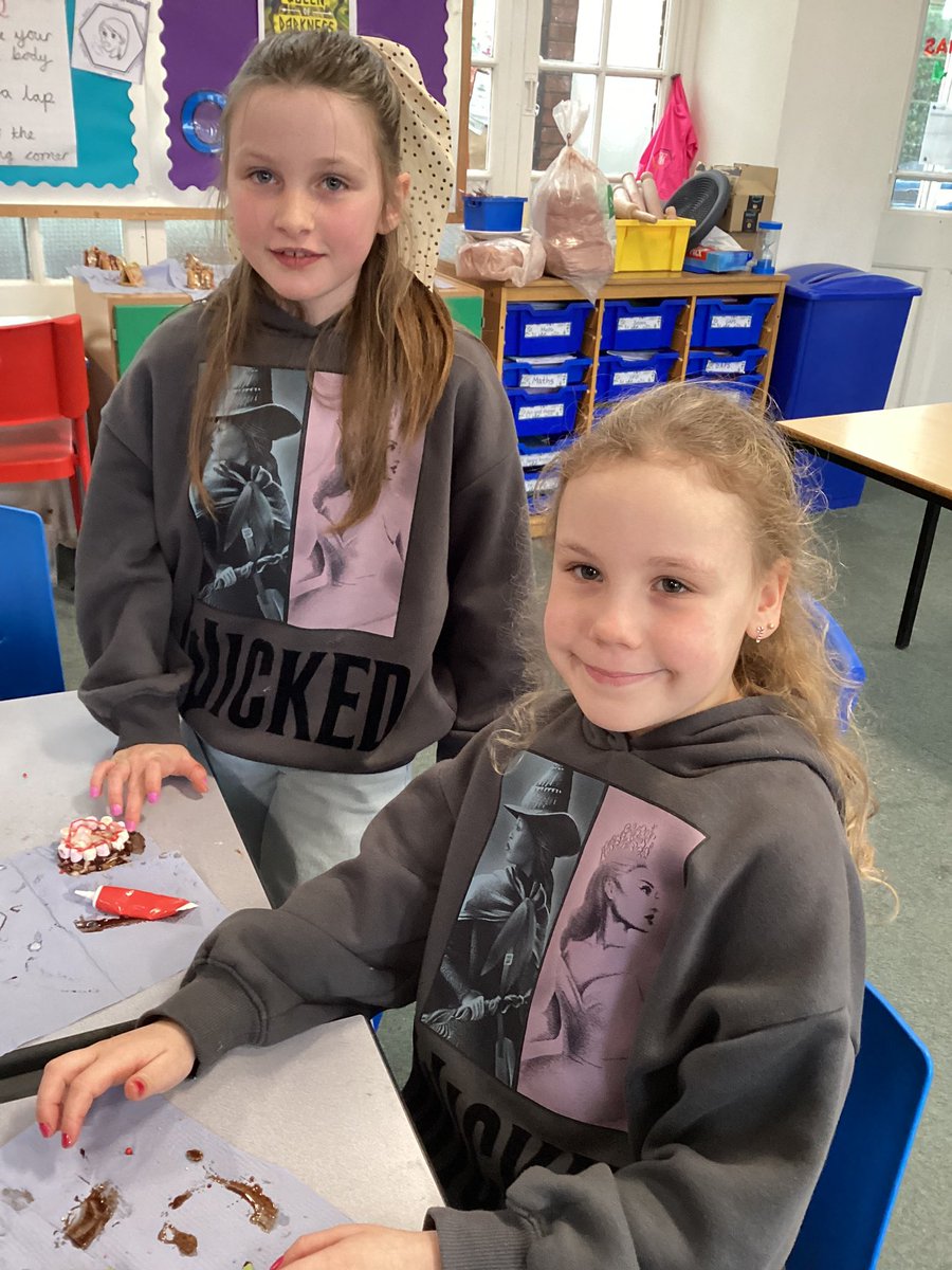 TH_Year4's tweet photo. We have been making Christmas cookies as part of our Reward Day today! #THCREW https://t.co/qr4SJufBP0