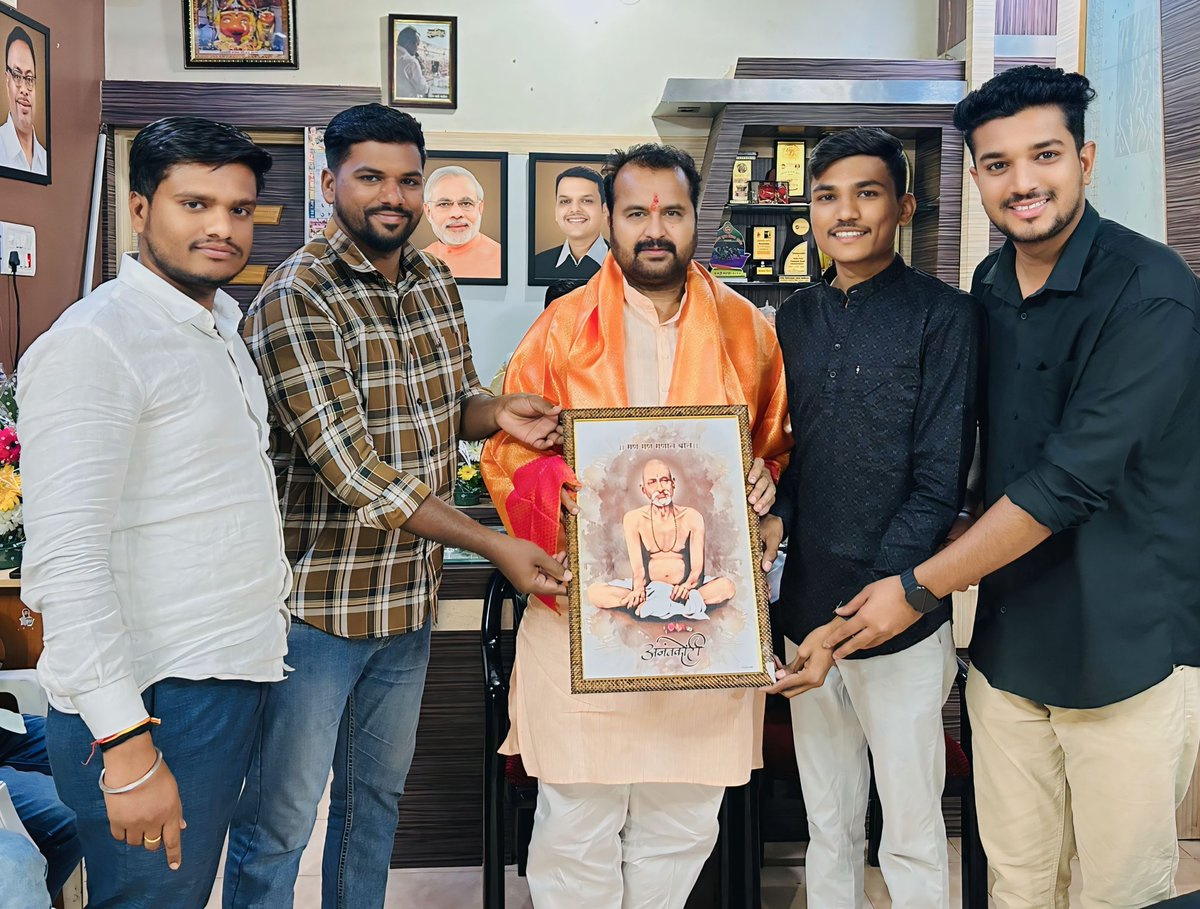 SanskarRJoshi's tweet photo. जायंट किलर..!
तिवसा विधानसभा मतदारसंघाचे नवनिर्वाचित आमदार, सन्माननिय राजेश दादा वानखडे (@Rwankhade28) यांची आज त्यांच्या जनसंपर्क कार्यालय येथे भेट घेऊन त्यांना शुभेच्छा दिल्या.यावेळी माझ्या सोबत उपस्थित मयूर सोळंके,सूरज चव्हाण व सौरभ कोहळे.
#RajeshWankhade #MLA #Teosa https://t.co/0lYpXyrRT5