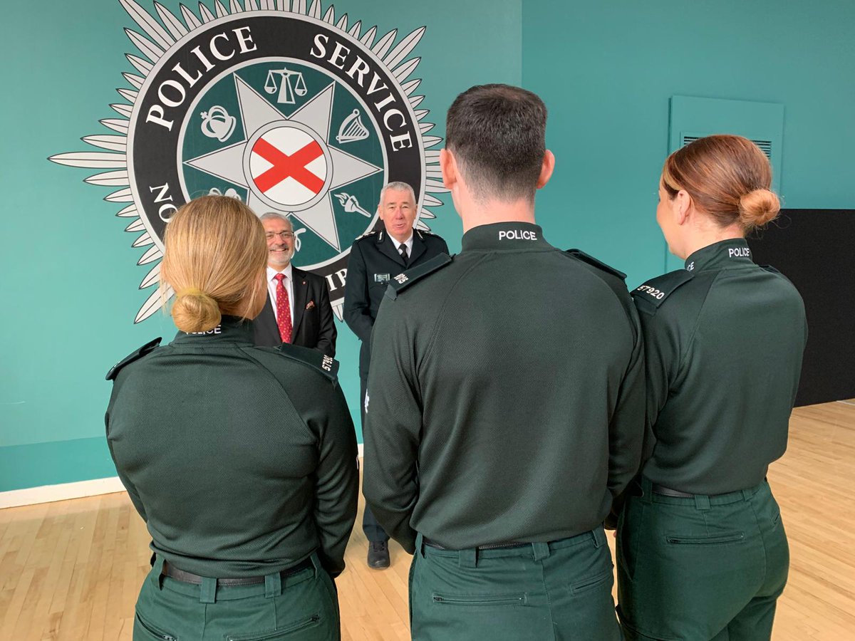 ChiefConPSNI's tweet photo. Chief Constable Jon Boutcher and @NIPolicingBoard Chair Mukesh Sharma were delighted to attend today's attestation ceremony at @PoliceCollegeNI. Congratulations to all 37 of our new officers as they take the next step in their policing career. https://t.co/GxkMj5wiWD