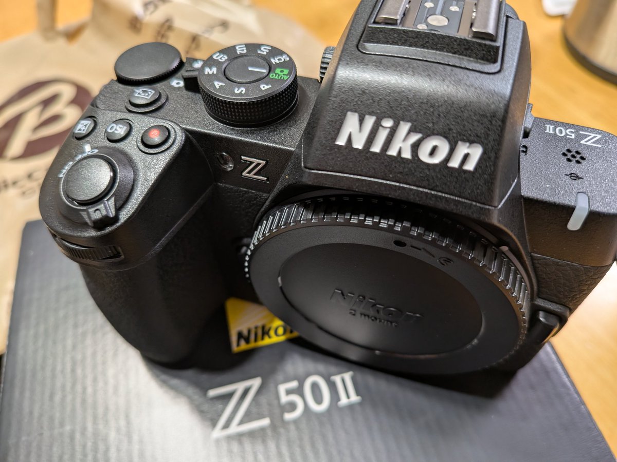 viva_t's tweet photo. 発売日に購入出来たぞー。
思ったより小さいし軽いねー。
#NikonZ50II https://t.co/Pv36Wf2IIP