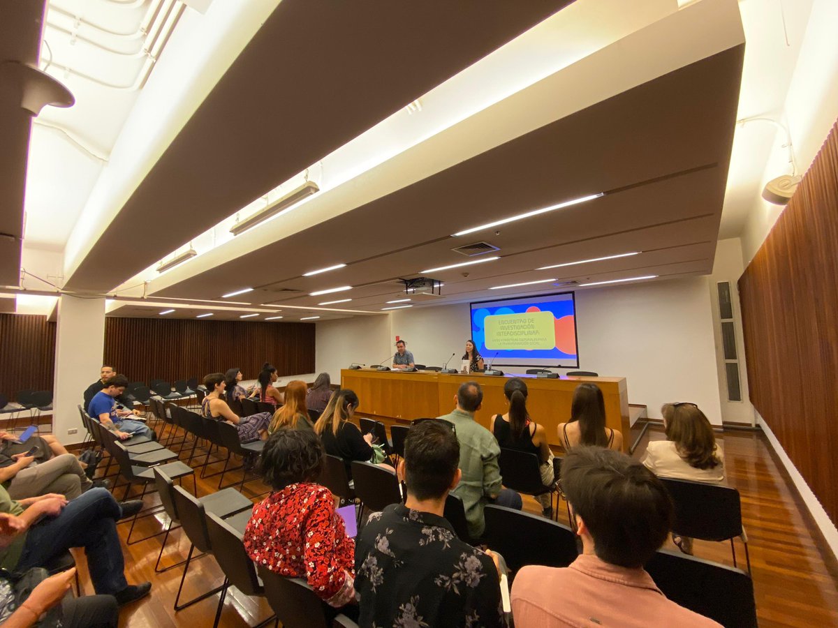 centroGAM's tweet photo. Comenzó la 2da jornada del Encuentro de investigación sobre la cultura con la presentación "La cultura descentrada. Estudios sobre democracia cultural en Chile y América Latina" de Carla Pinochet. La autora conversó con @TPeters_N 👥💬
Transmisión en https://t.co/1J7GazDynm 😉 https://t.co/kGXRvAPeMI
