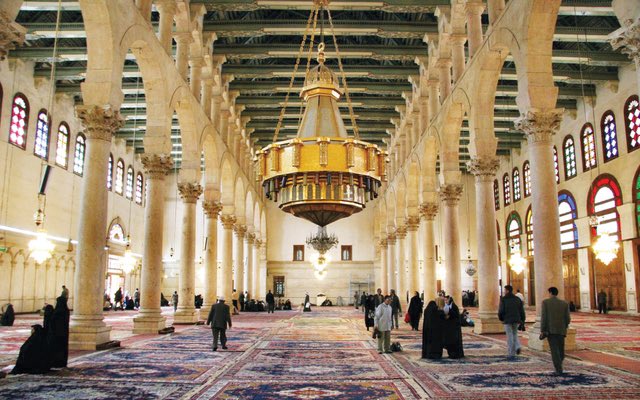 HAlSabbagh's tweet photo. يجب شكر الشيعة على حفظهم ا��مسجد الأموي و تعظيم انه بني للعبادة ، ولم يدنسوه او يحرقوه أو يعبثوا به .

لم يدنس الشيعة معتقدات الآخرين 

احترم الشيعة كل القوميات سنة و مسيح و إيزيدية و تركمان وهوشار و دروز و آشوريون وشركس واسماعيليون.

الجميع يحضى بأحترام وتقدير في ظل المذهب الإمامي الشيعي الممتد من رسول الله وعلي وفاطمة والحسن والحسين وأبنائهم الأطهار عليهم السلام 

حياة العدل والأنصاف 

علماً بان الجامع الأموي بني سنة ٧٠٥ 
وأحرق و دنس في ثلاث فترات كلها بواسطة منافسين الحكم أنفسهم 😁 ونفس المذهب والعقيدة
وأيام تيمورلنك بعد  😁