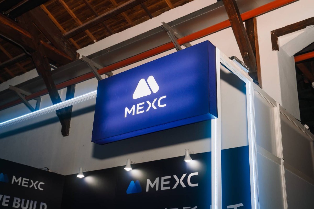 MEXCespanol's tweet photo. 📢 ¡MEXC brilla como patrocinador oro en la Taipei Blockchain Week y el Mr. Block Summit!
🚀 MEXC dio inicio con estilo a la #TaipeiBlockchainWeek y al #MrBlockSummit, destacándose como patrocinador oro. El evento tuvo una excelente asistencia, con los participantes cautivados por la presencia y energía de #MEXC.
🔥 Esto es solo el comienzo: mantente atento a más emocionantes actualizaciones y sorpresas durante los próximos dos días mientras seguimos celebrando la innovación y colaboración en #Web3.