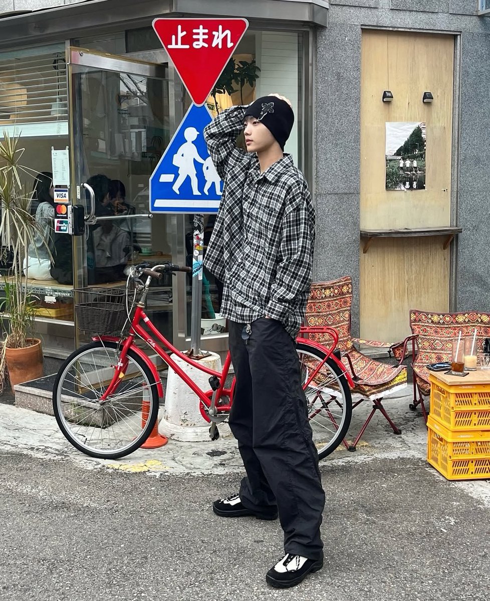_collect21's tweet photo. テサンの弟くん、ボネクドのMDのロケ地と同じところで撮った写真あげてる〜 https://t.co/TDPaOuzcww