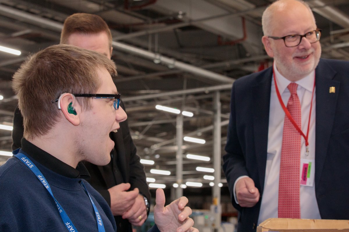 CapitaPlc's tweet image. Our partnership with @WestNotts college has helped us provide apprenticeships for local, neurodiverse young people.
Today, we were excited to welcome @steveyemm MP, who spent time with our @en4ei 'Inclusivity Excellence' award winning team.
#Apprenticeships #EarlyCareers