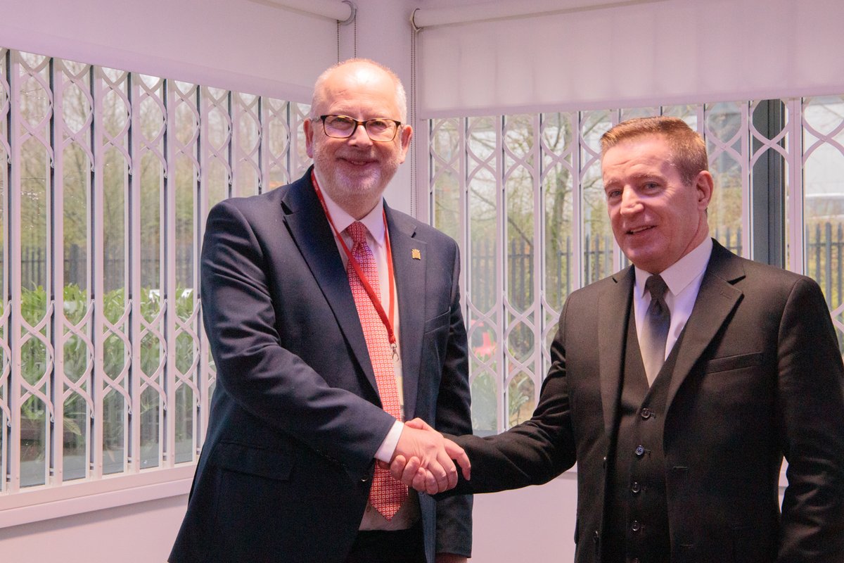 CapitaPlc's tweet image. Our partnership with @WestNotts college has helped us provide apprenticeships for local, neurodiverse young people.
Today, we were excited to welcome @steveyemm MP, who spent time with our @en4ei 'Inclusivity Excellence' award winning team.
#Apprenticeships #EarlyCareers