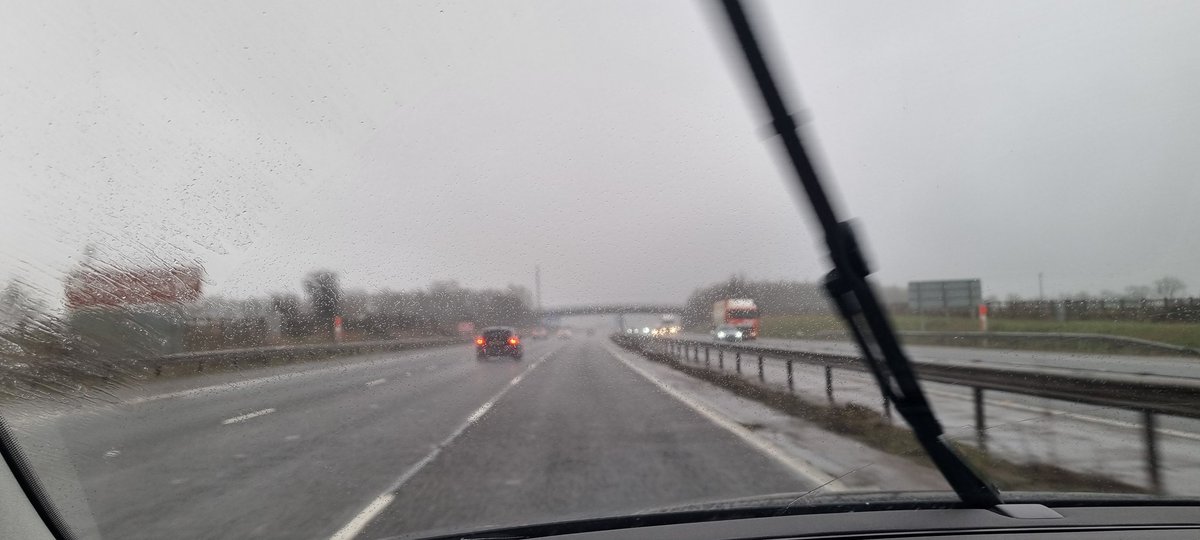 milliemagpie92's tweet photo. Heading to dear old Pompey for the weekend. My current view.... #bitdamp https://t.co/VaywSmHHvz