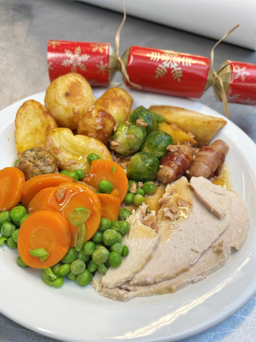 And it's also Christmas Lunch Day! 😋
#festive #LoveLev