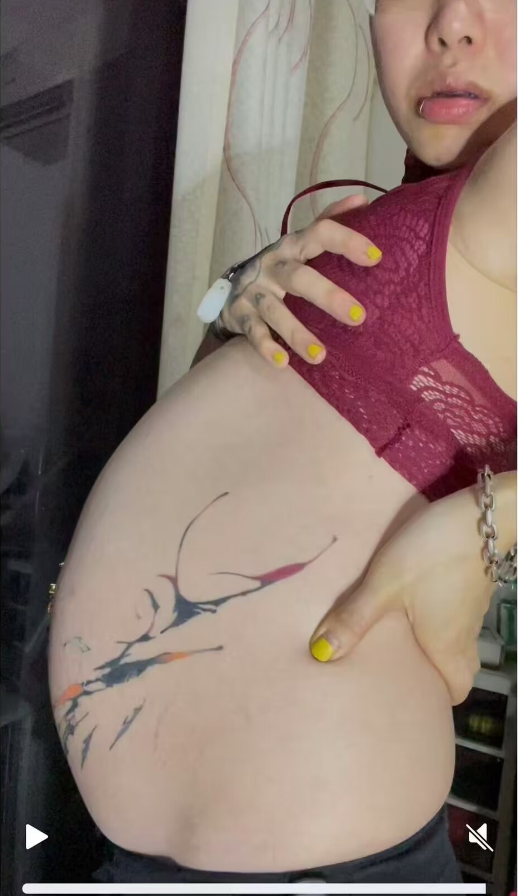 eatzhaoyi's tweet photo. Hiccup, touching the stomach, displaying from multiple angles.
😛😛😛
#vomit #bigbelly #puke #嘔吐 #嘔吐物 #大食い #膨腹 #吞 #vore #內窥 #內窺 #endoscopy https://t.co/S7sjsivftO